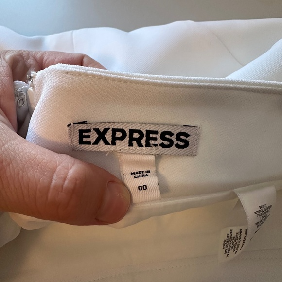 Express Flared and Pleated White Mini Skirt | Size 00 - Picture 6 of 9